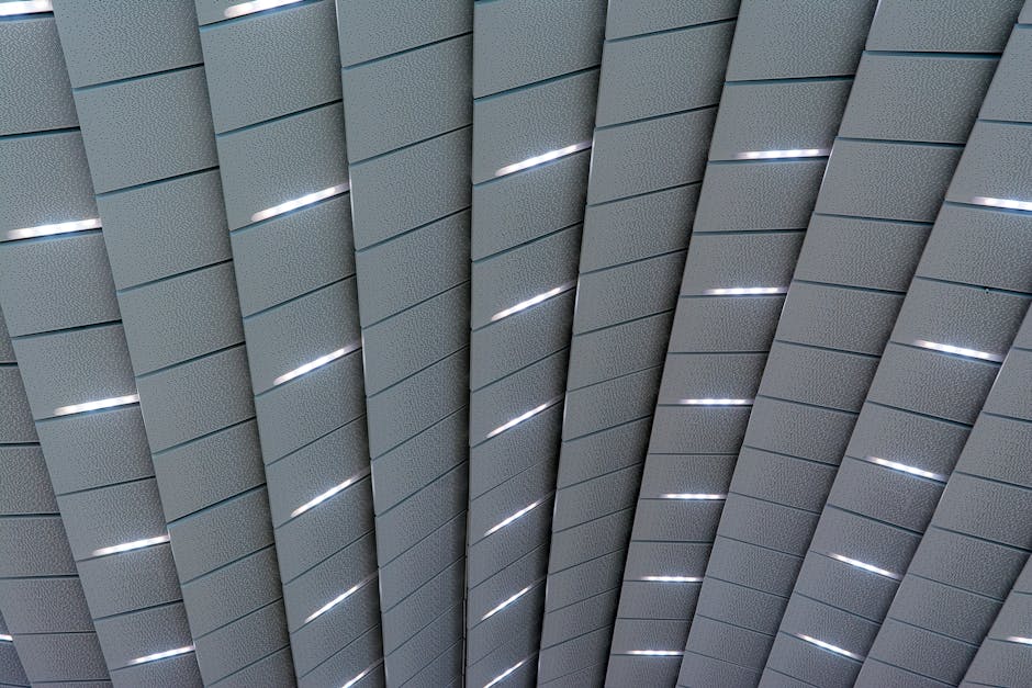 A ceiling with white lines and a white ceiling