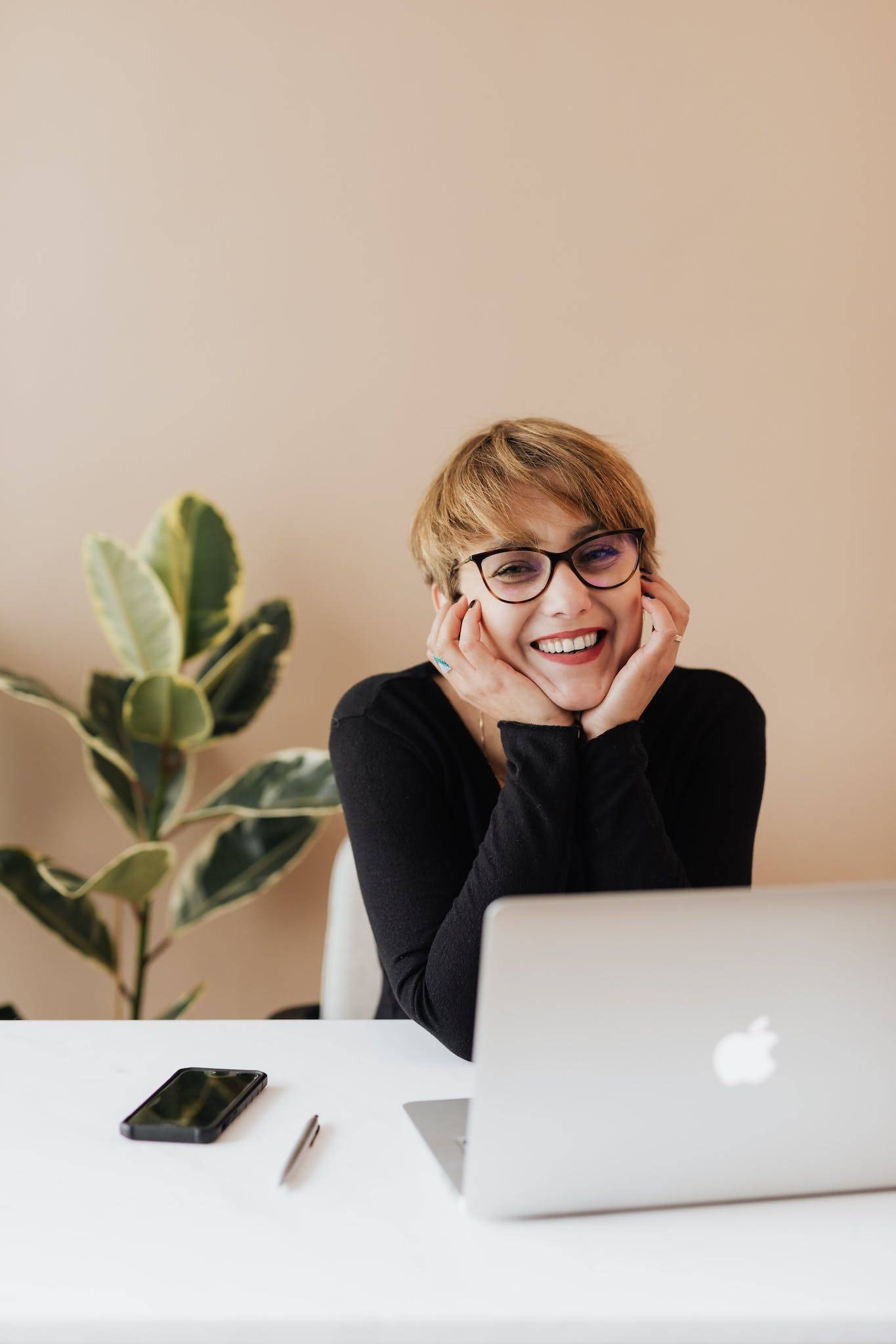 businesswoman using smartphone