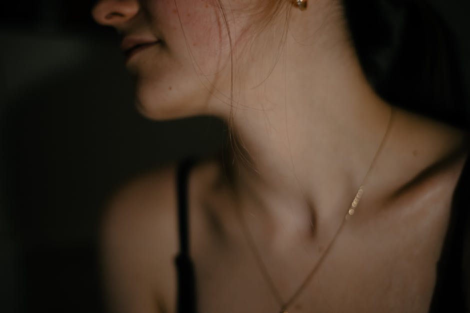 A woman with a necklace on her neck