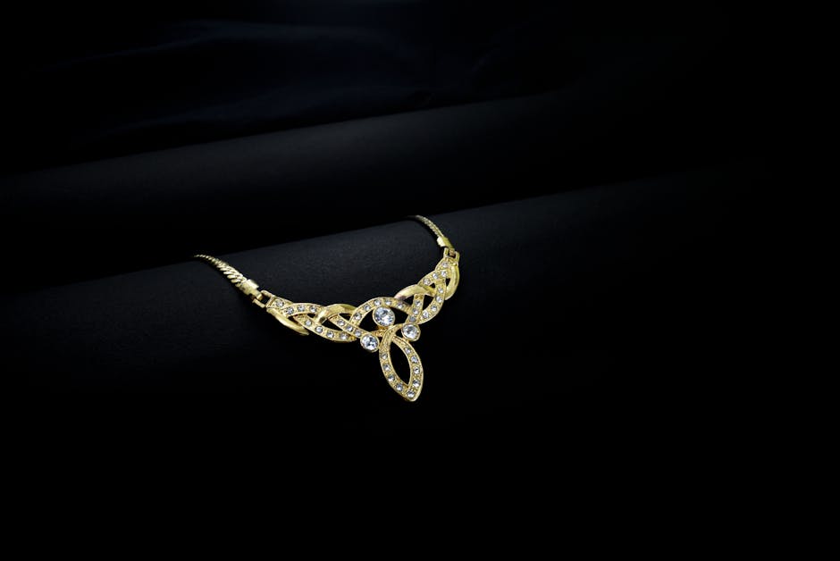 A gold necklace with a diamond design